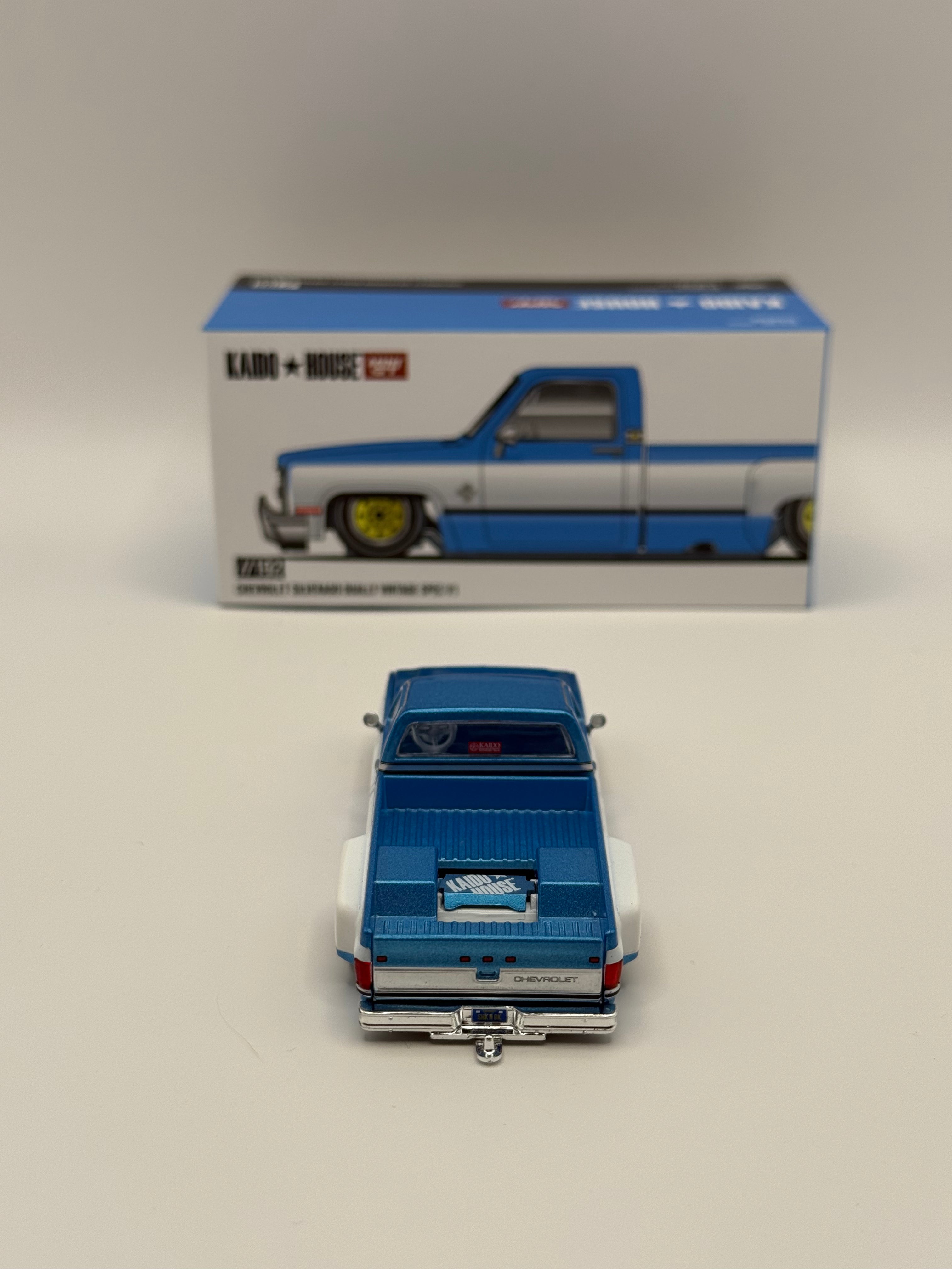 Kaido House x Mini GT 1:64 Chevrolet Silverado Dually Vintage Spec V1