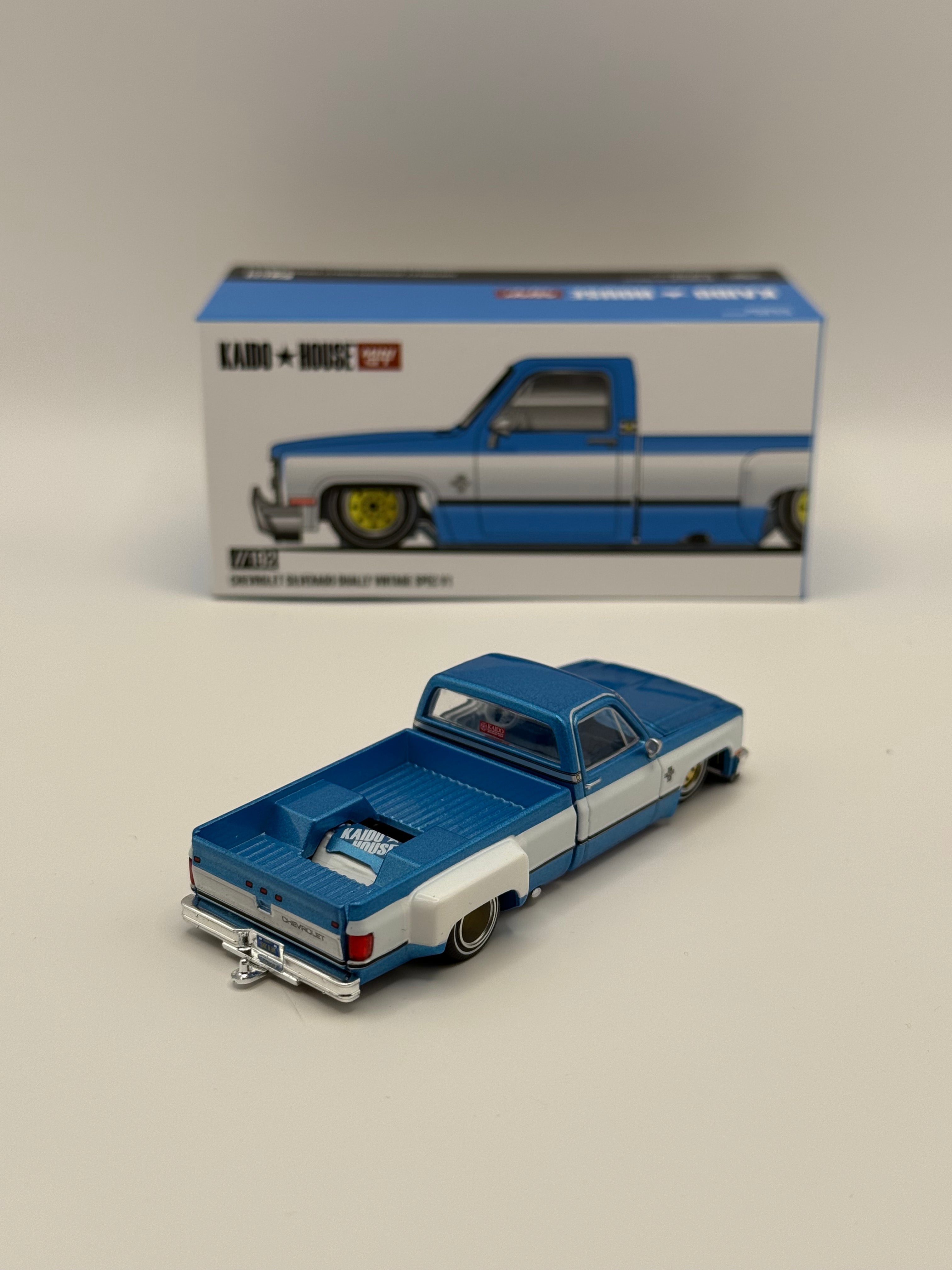 Kaido House x Mini GT 1:64 Chevrolet Silverado Dually Vintage Spec V1